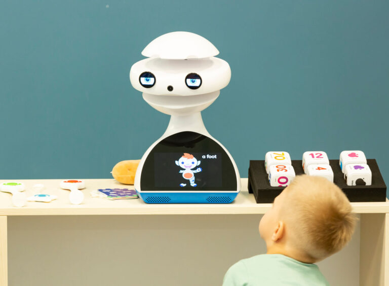 Rola technologii w edukacji małych dzieci – zalety i zagrożenia. Czy technologia wspiera rozwój?