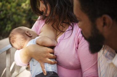 Karmienie piersią – czy to też sprawa taty?